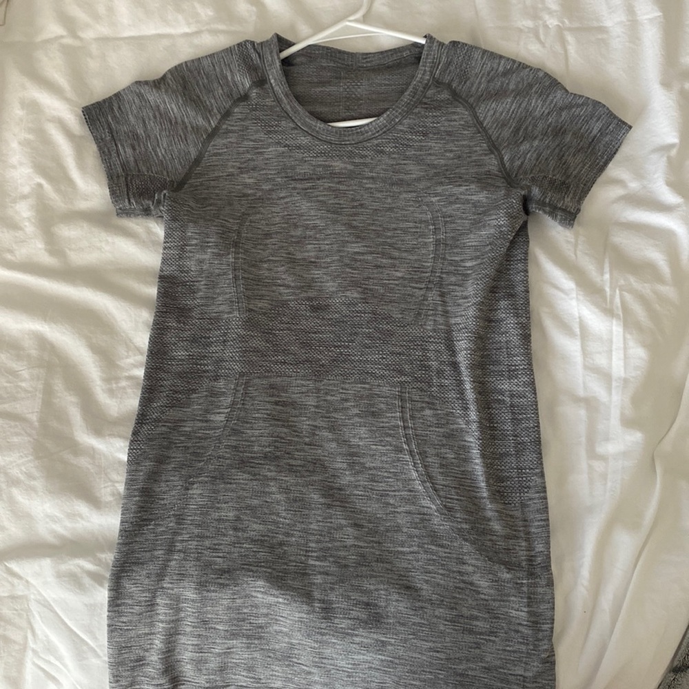 Lululemon Swiftly Tech Short Sleeve Size: 8